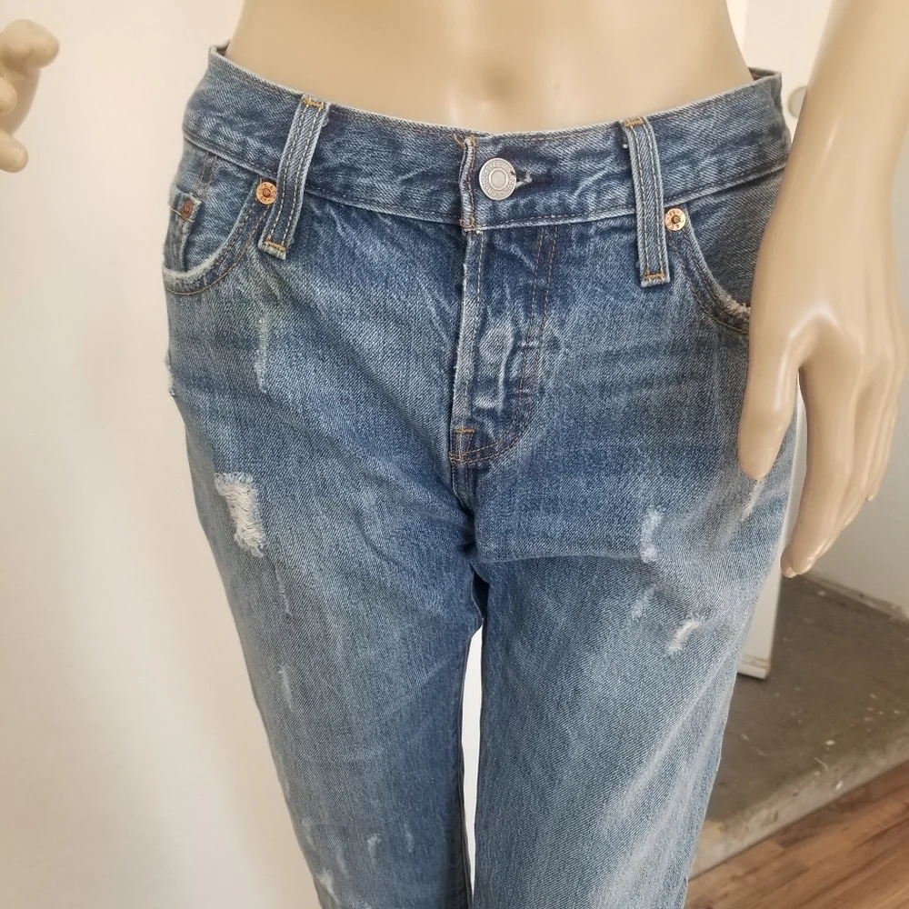 501 Levi's Medium Wash Distressed Button Fly Levi's Jeans. - Picture 2 of 15